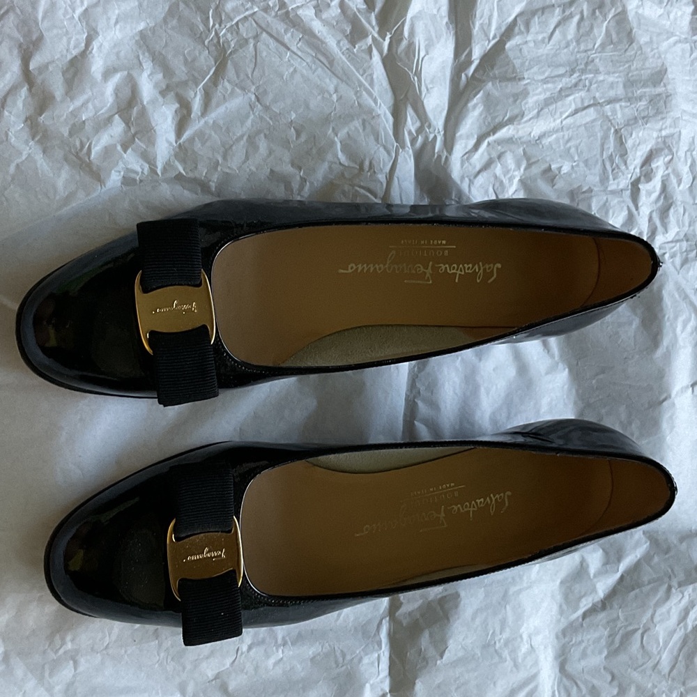 Salvatore Ferragamo Black Patent Leather vara pump, vintage